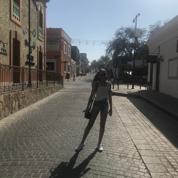 Meet your Posher, Sarah - Picture 1 of 1